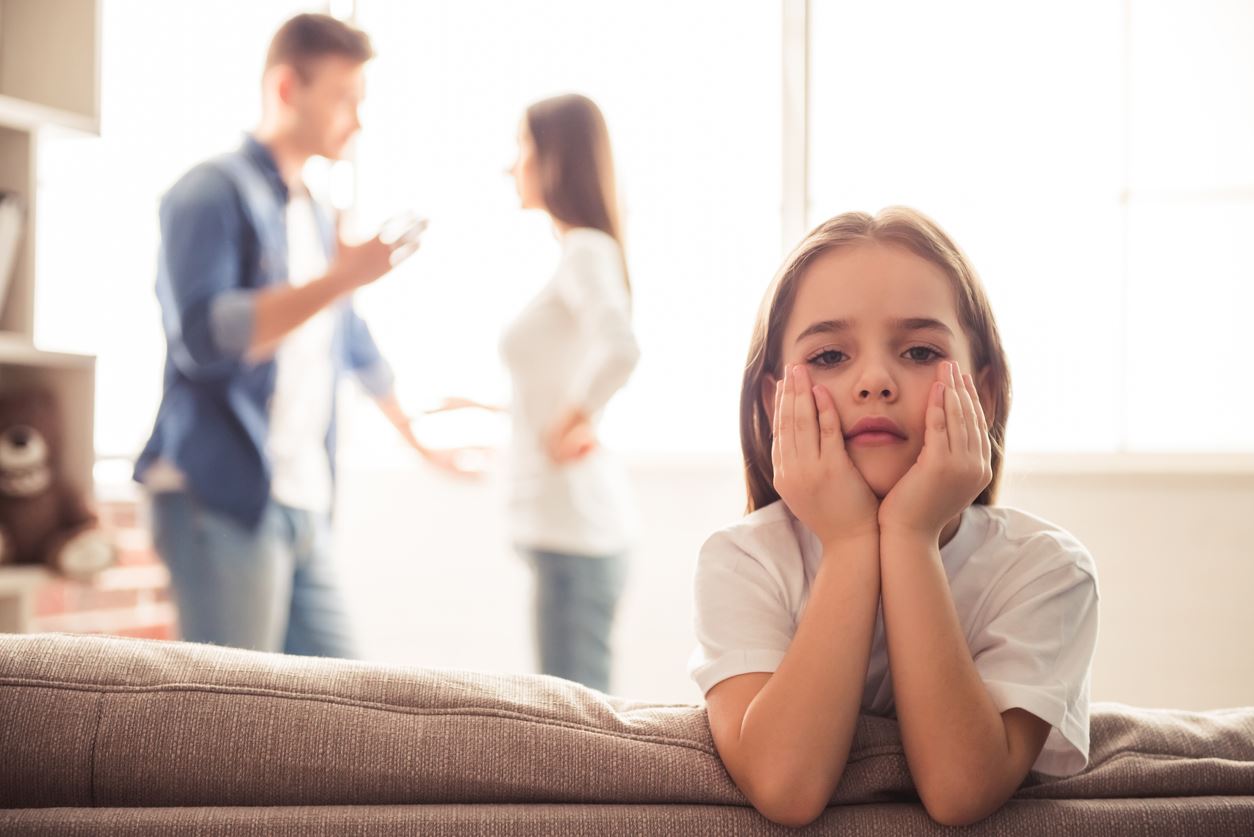 Divorcing parents with child in the middle